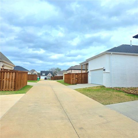6300 SW Luna Lane, Bentonville, AR 72713
