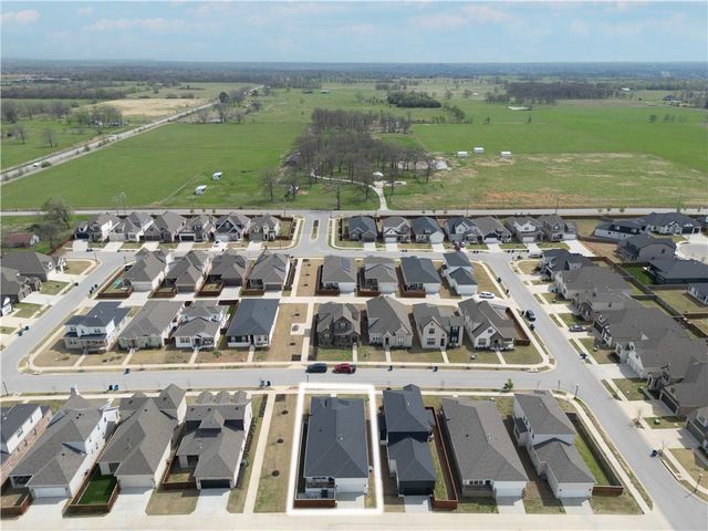 6300 SW Luna Lane, Bentonville, AR 72713