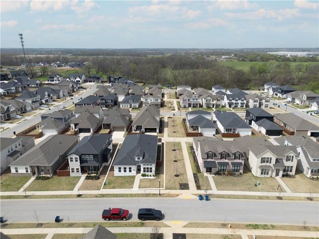 6300 SW Luna Lane, Bentonville, AR 72713