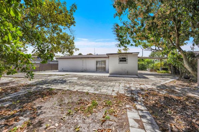 3853 NW 209th St, Miami Gardens, FL 33055