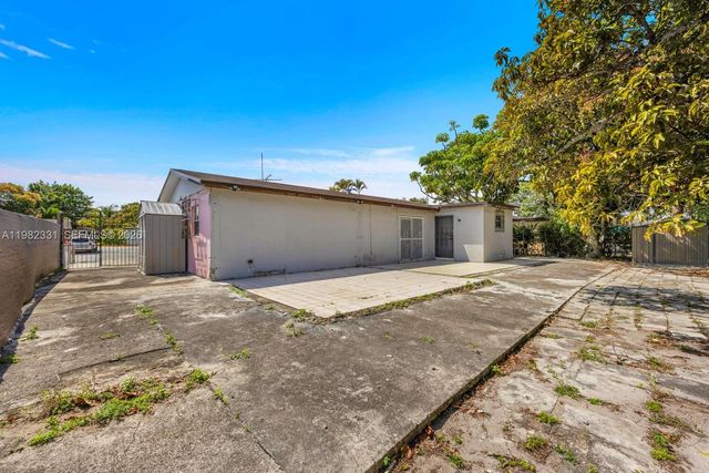 3853 NW 209th St, Miami Gardens, FL 33055