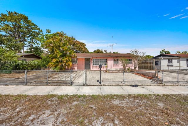 3853 NW 209th St, Miami Gardens, FL 33055