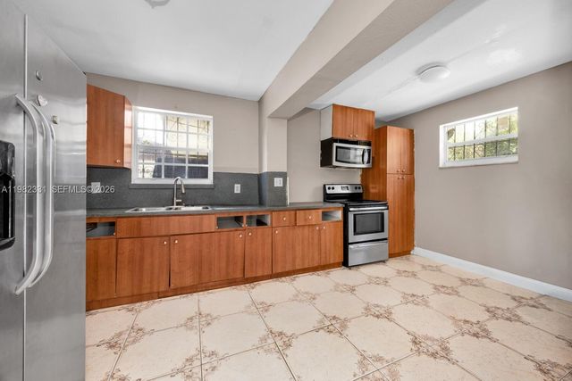 3853 NW 209th St, Miami Gardens, FL 33055