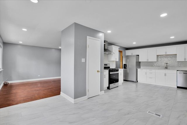 501 Lafayette Lane, Hoffman Estates, IL 60169