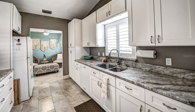 130 SOUTHAMPTON PLACE 360, Venice, FL 34293
