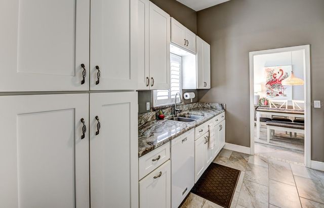 130 SOUTHAMPTON PLACE 360, Venice, FL 34293