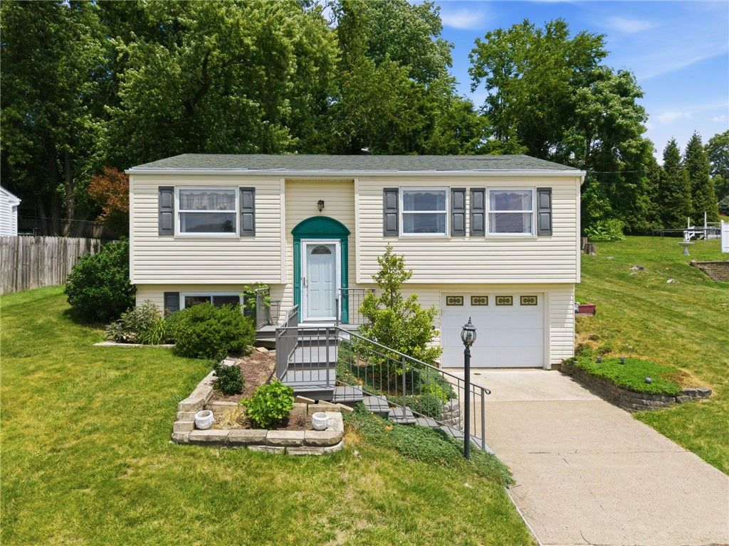 1025 EDWARD ST, N Versailles, PA 15137