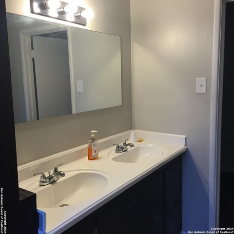 560 BABCOCK RD, San Antonio, TX 78201