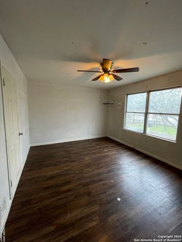 560 BABCOCK RD, San Antonio, TX 78201