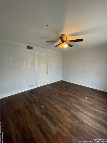 560 BABCOCK RD, San Antonio, TX 78201