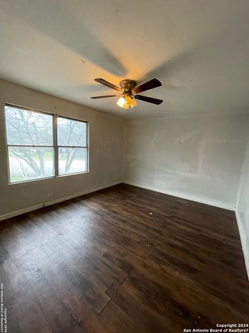 560 BABCOCK RD, San Antonio, TX 78201