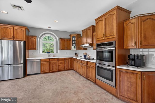 5255 LANDIS MILL RD, Bethlehem, PA 18015