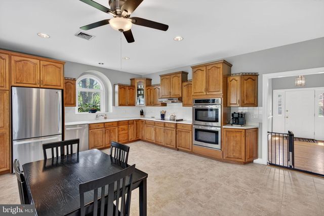 5255 LANDIS MILL RD, Bethlehem, PA 18015