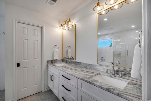 772 Lakebreeze, Canyon Lake, TX 78133