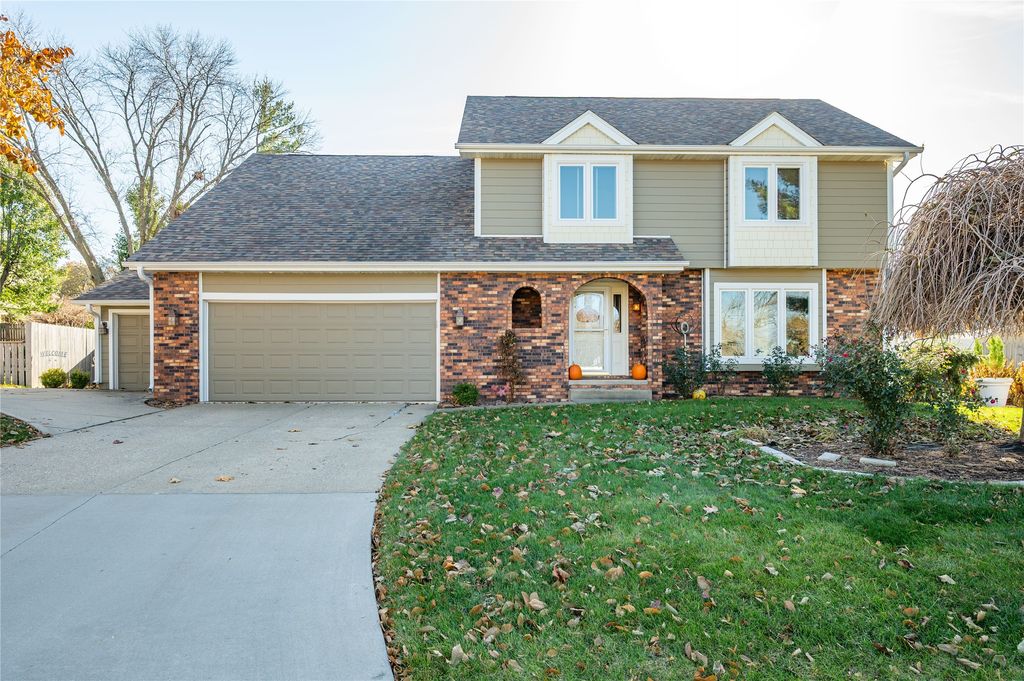 10544 Clark Street, Clive, IA 50325