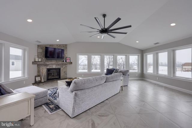 644 BROWNSVILLE RD, Reading, PA 19608