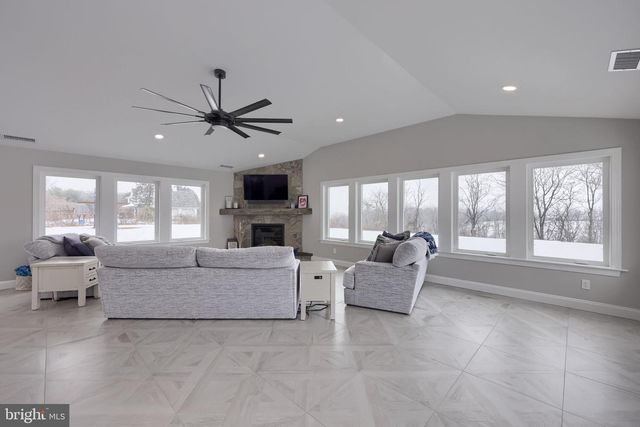 644 BROWNSVILLE RD, Reading, PA 19608