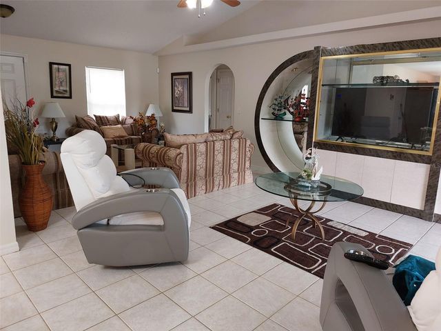 307 S OAKLAND AVENUE, Minneola, FL 34715