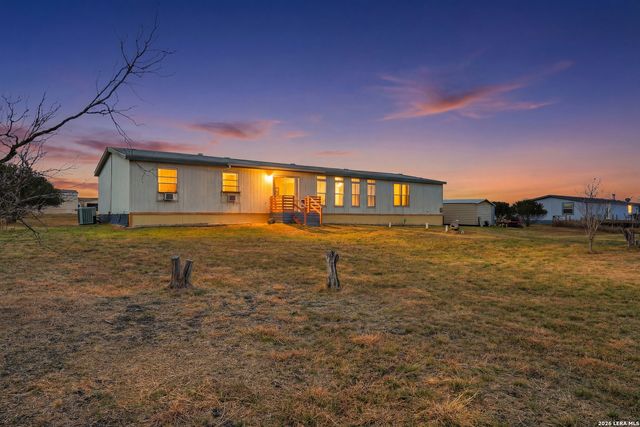 232 Broward, Marion, TX 78124