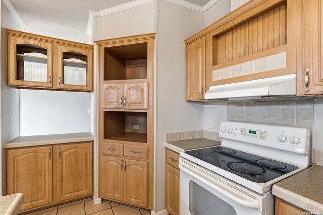 232 Broward, Marion, TX 78124