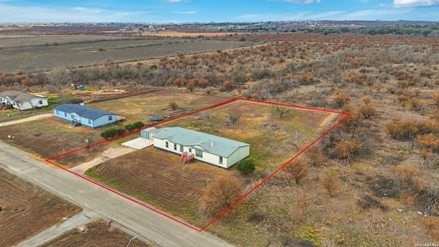 232 Broward, Marion, TX 78124