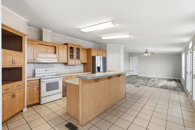 232 Broward, Marion, TX 78124