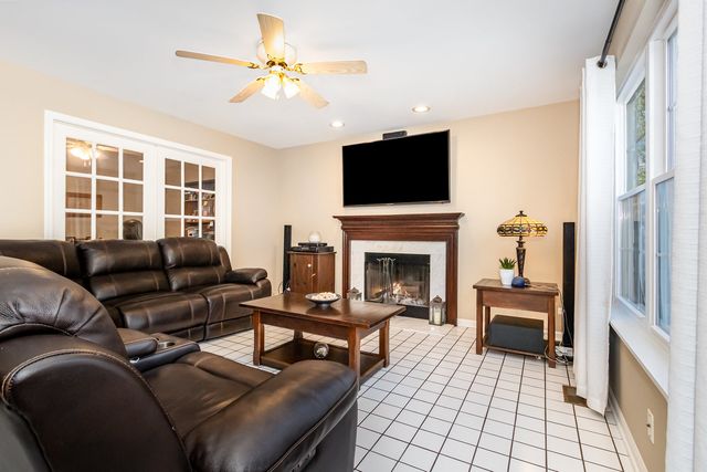 1334 Richmond Lane, Bartlett, IL 60103