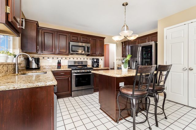1334 Richmond Lane, Bartlett, IL 60103