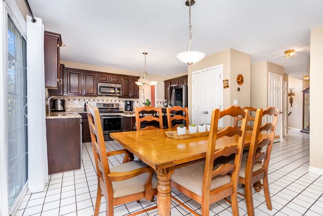 1334 Richmond Lane, Bartlett, IL 60103