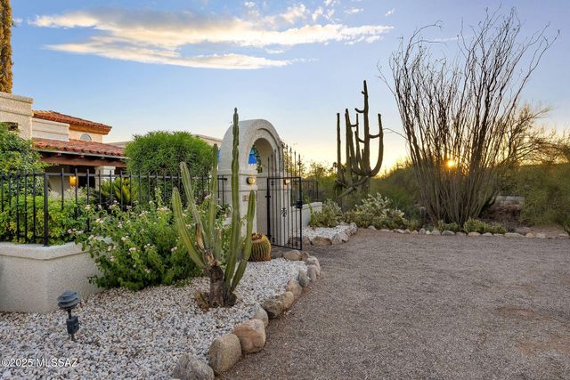 1700 E Calle De La Culebra, Tucson, AZ 85718