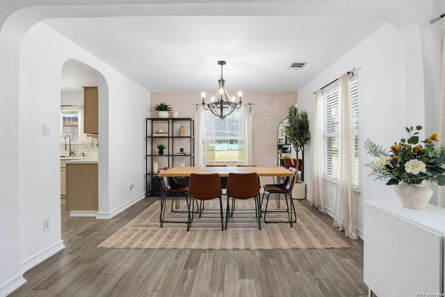 9135 Sahara Woods, Universal City, TX 78148