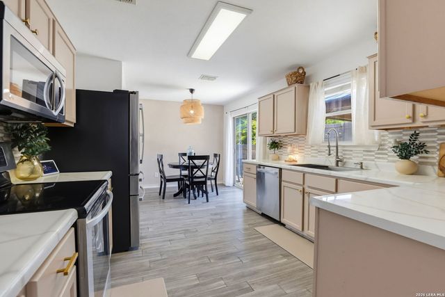 9135 Sahara Woods, Universal City, TX 78148