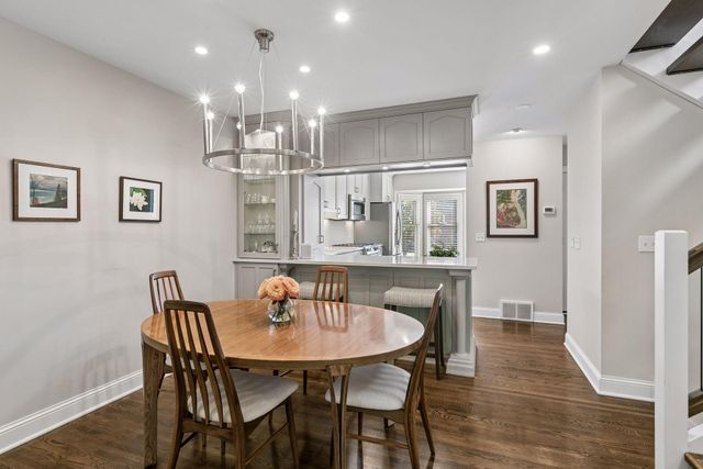 1952 Dupont Avenue S, Minneapolis, MN 55403