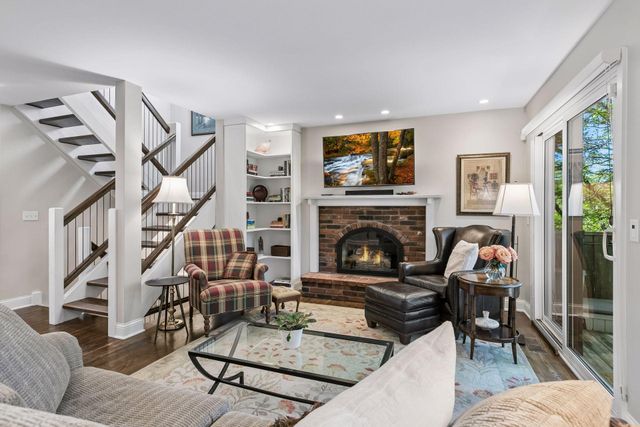 1952 Dupont Avenue S, Minneapolis, MN 55403