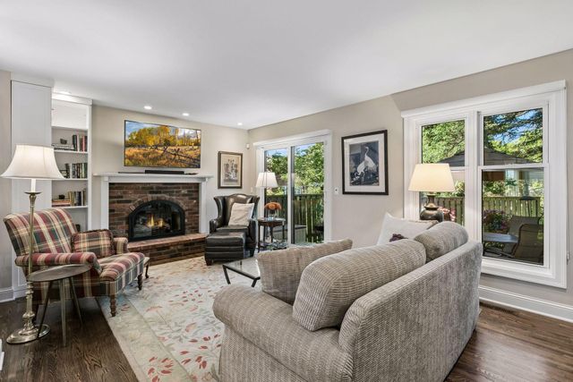1952 Dupont Avenue S, Minneapolis, MN 55403