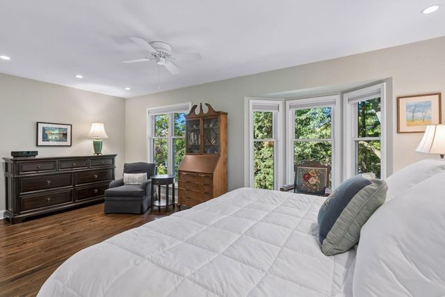 1952 Dupont Avenue S, Minneapolis, MN 55403