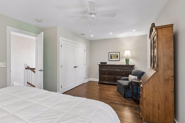 1952 Dupont Avenue S, Minneapolis, MN 55403