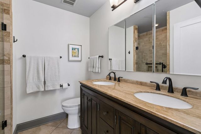 1952 Dupont Avenue S, Minneapolis, MN 55403
