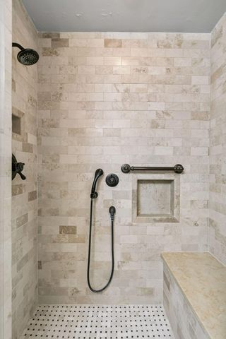 1952 Dupont Avenue S, Minneapolis, MN 55403