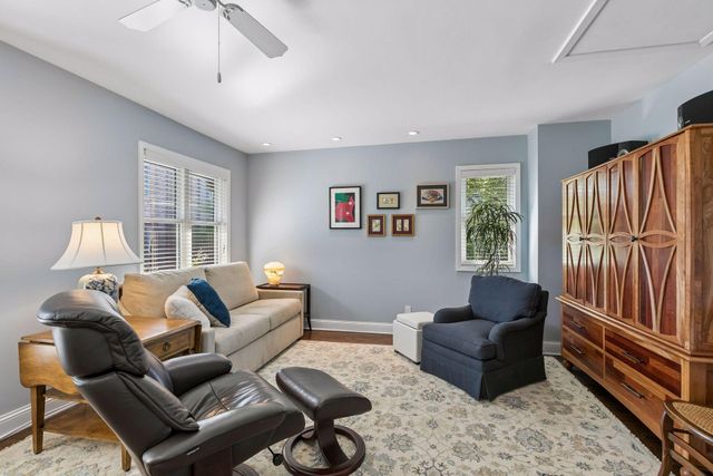 1952 Dupont Avenue S, Minneapolis, MN 55403