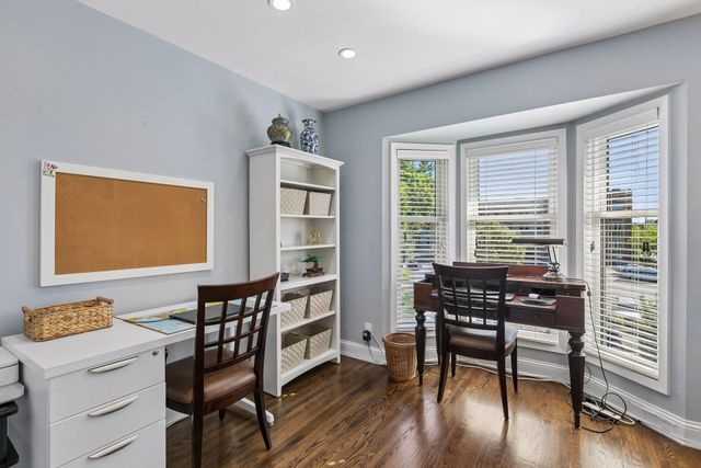 1952 Dupont Avenue S, Minneapolis, MN 55403