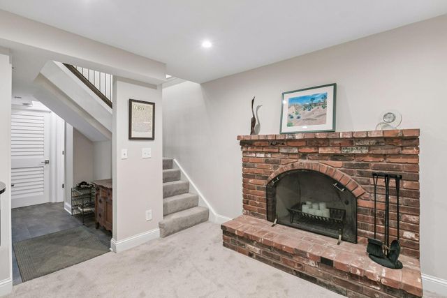 1952 Dupont Avenue S, Minneapolis, MN 55403