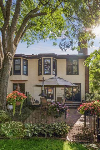 1952 Dupont Avenue S, Minneapolis, MN 55403
