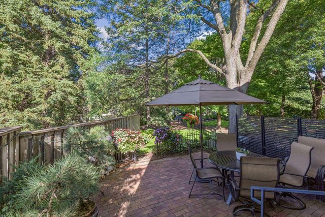 1952 Dupont Avenue S, Minneapolis, MN 55403