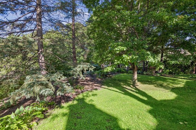 1952 Dupont Avenue S, Minneapolis, MN 55403