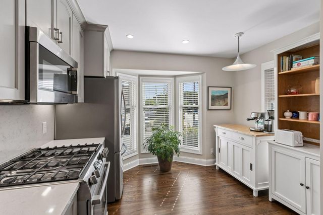 1952 Dupont Avenue S, Minneapolis, MN 55403