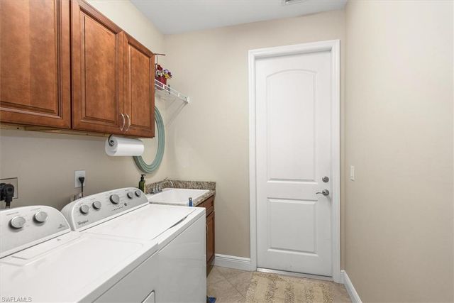 2011 NW 9th PL, Cape Coral, FL 33993