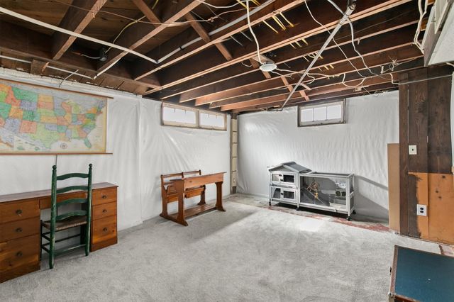 901 N B Street, Indianola, IA 50125