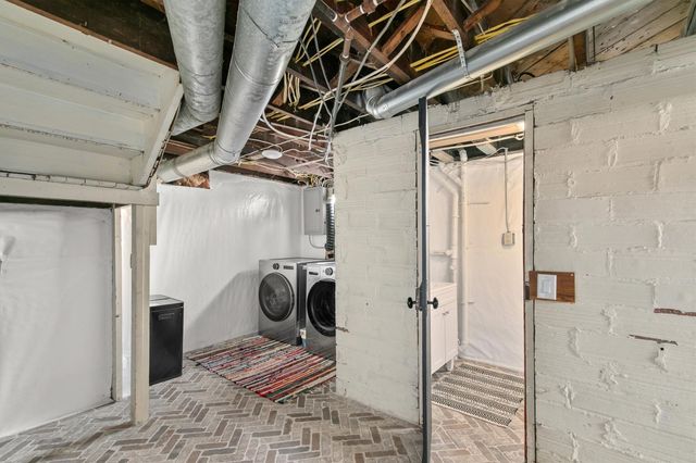 901 N B Street, Indianola, IA 50125