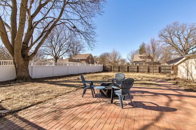 901 N B Street, Indianola, IA 50125